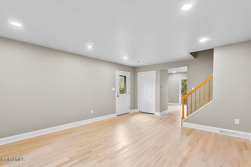 3rd image of 1433 Balltown Road
