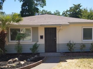 1011 Singingwood Rd, Sacramento, CA 95864