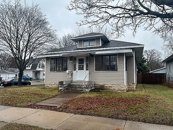 4 bed, 1350 sqft, $1,845 — Photo 1