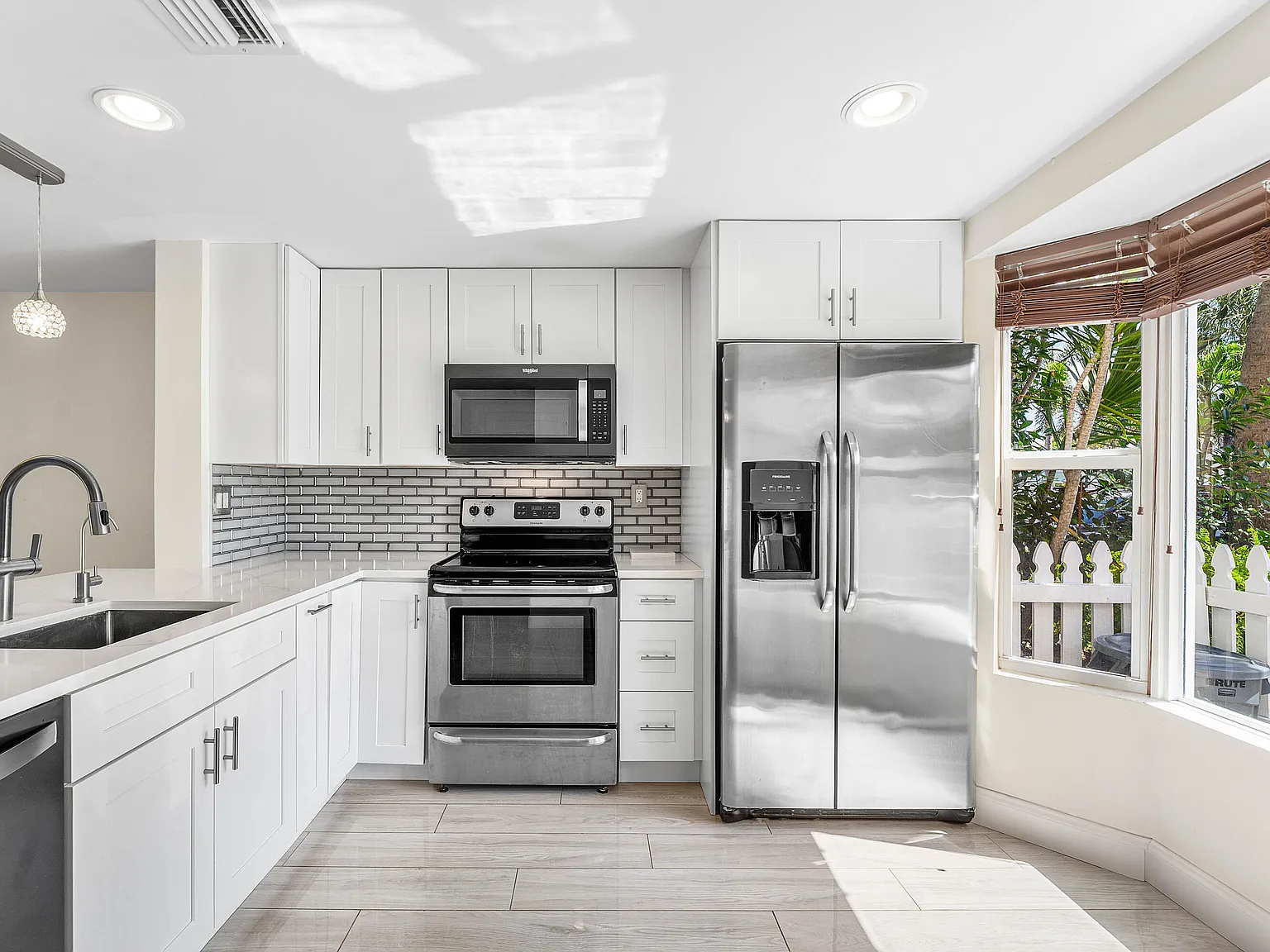2 bed, 2.5 bath, 1018 sqft, $3,000 — Photo 1