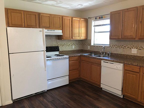 3rd image of 2911 N Bell Ave