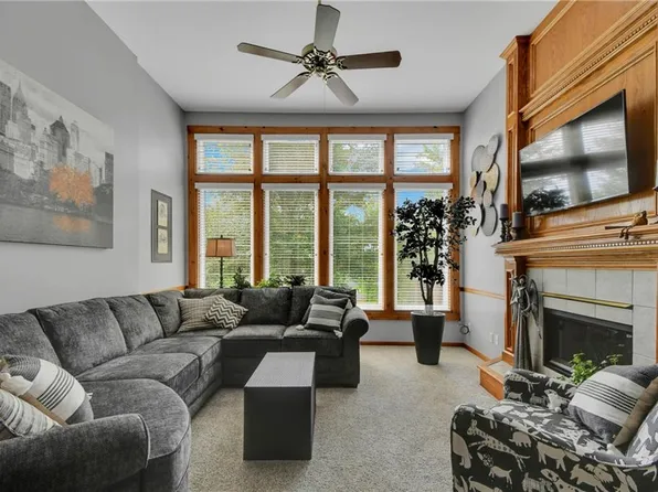 829 Plum Rose Dr, Liberty, MO 64068