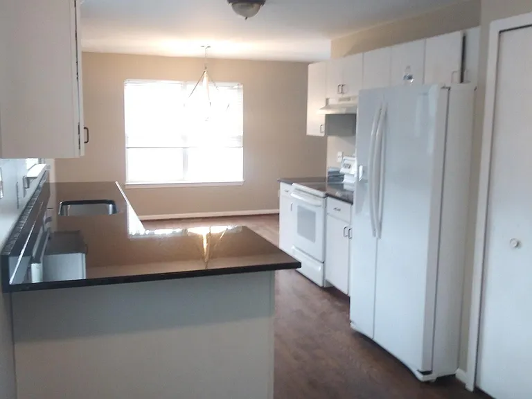436 E Kenilworth Ave — Photo 12