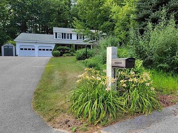 2nd image of 9 Fairway Dr
