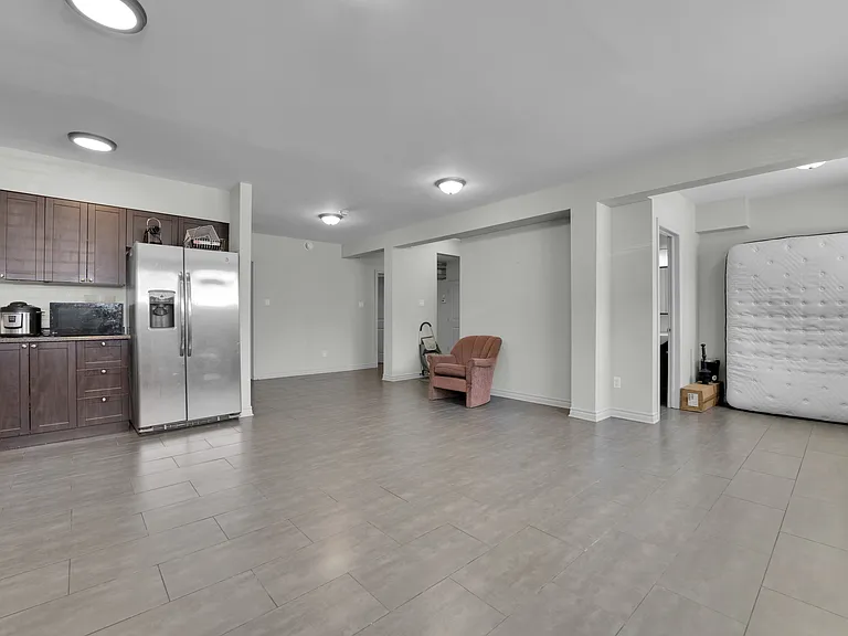 123 Queen Mary St #4 — Photo 10