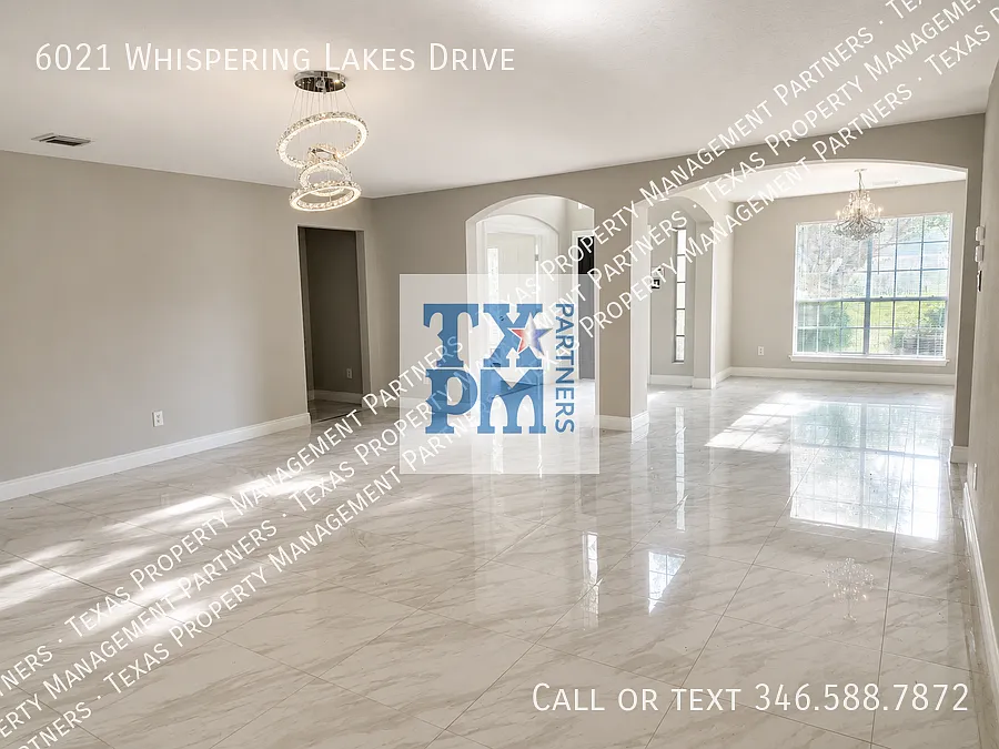 Spacious 5 Bedroom Home in Coveted Whispering Lakes Minutes from Downtown Katy — Photo 2
