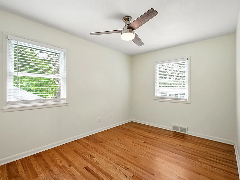 303 SW Pinnell Dr — Photo 16