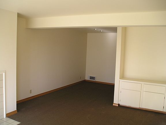 Similar dinning area