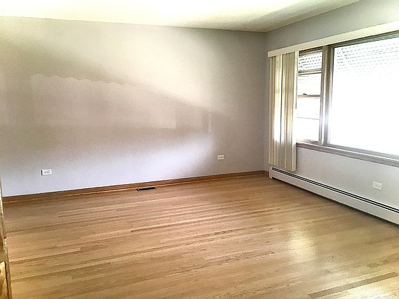 3rd image of 5517 W Sunnyside Ave #1
