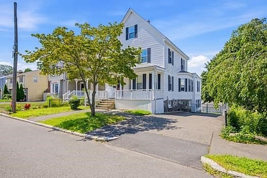 1st image of 52 Elliott St