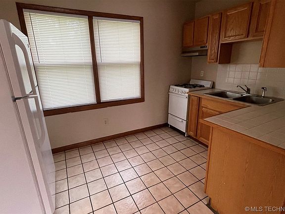 4th image of 101 N Crafton St