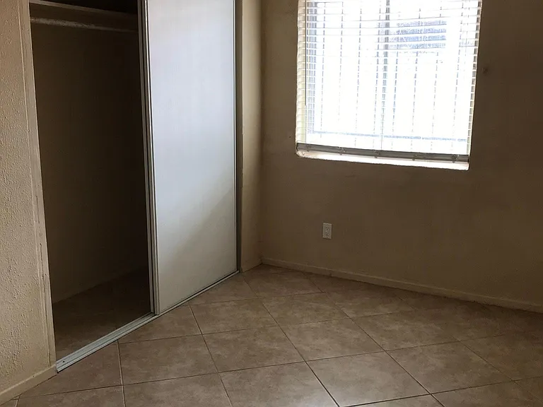 1118 E 2nd St #B — Photo 8