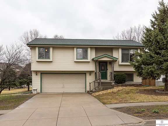 2nd image of 811 Karen Dr