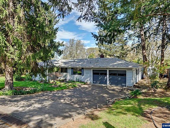 5th image of 1525 NW Woodland Dr