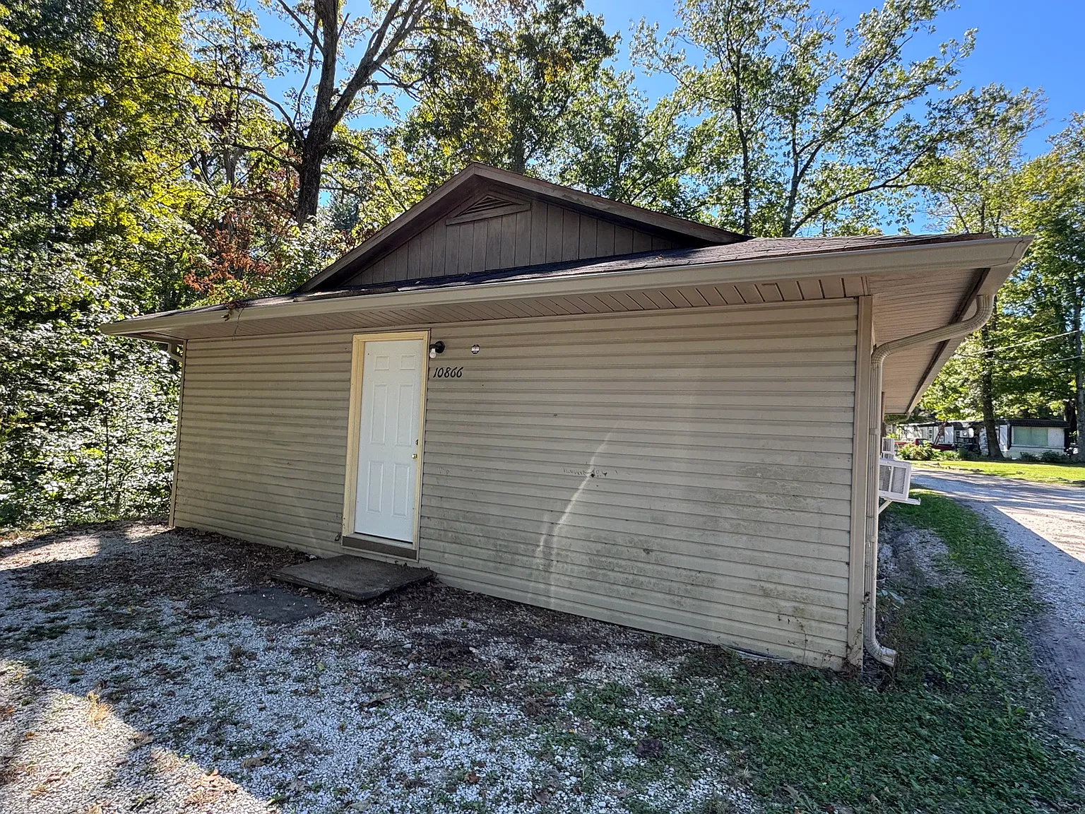 2 bed, 700 sqft, $1,000 — Photo 1