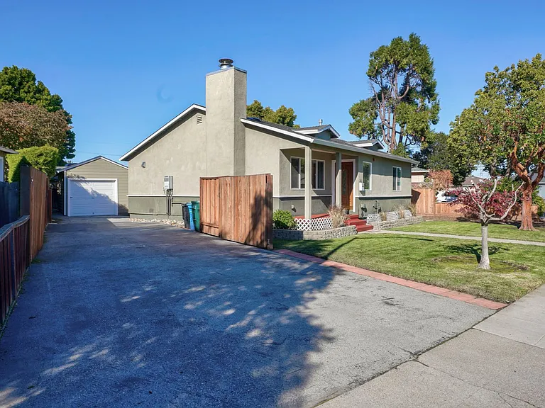 1621 Huron Ave — Photo 6
