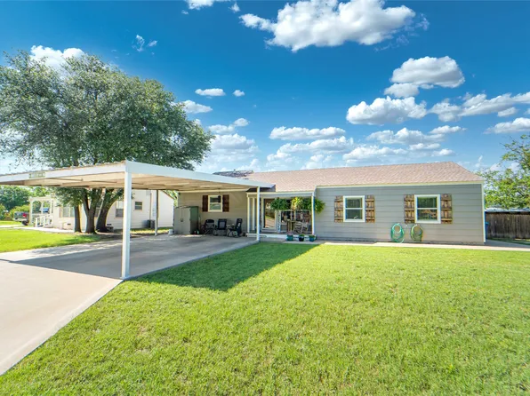 1400 W Wheeler St, Breckenridge, TX 76424