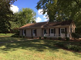 3029 Robin Hood Dr, Greensboro, NC 27408