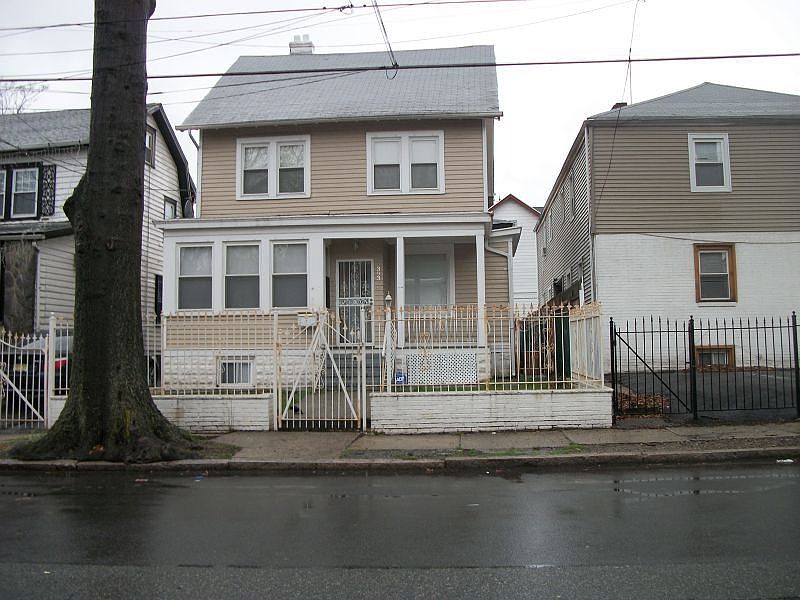 2nd image of 393 Clinton Pl