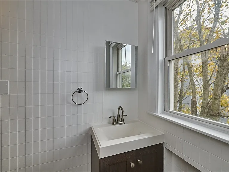 41 Salem St #2L — Photo 5