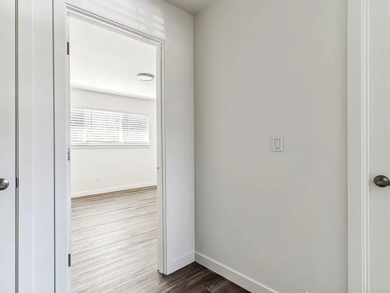 Midland Apartments — Photo 29