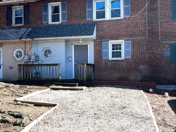 6 Paynter Dr, Wilmington, DE 19809