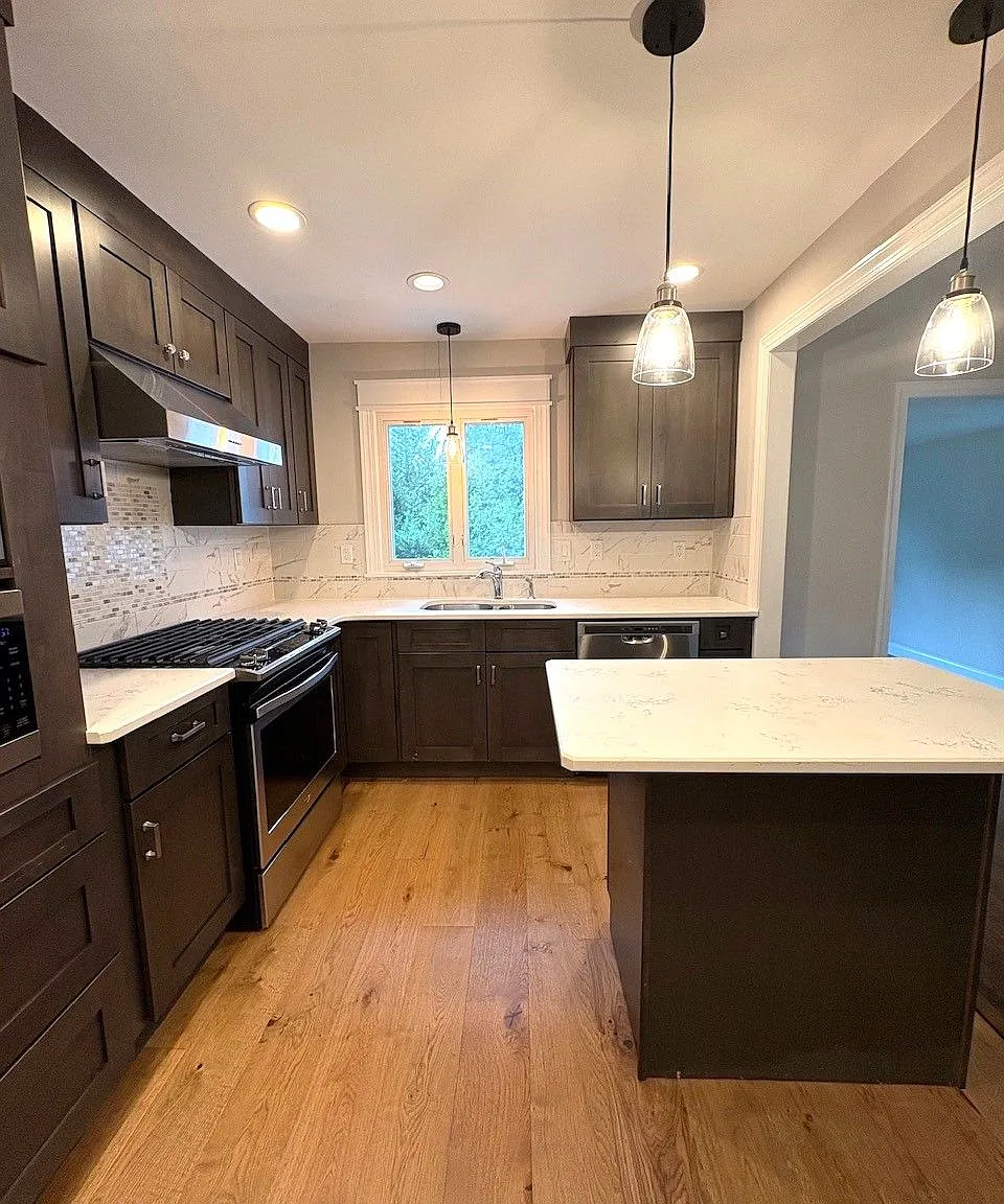 4 bed, 2.5 bath, 99999 sqft, $5,500 — Photo 1