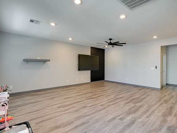 5th image of 5785 Becklow Gardens Ave