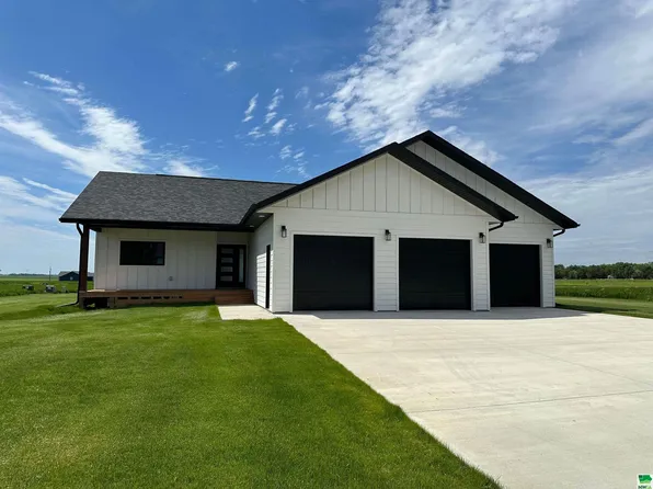 503 Shay Ave, Sanborn, IA 51248