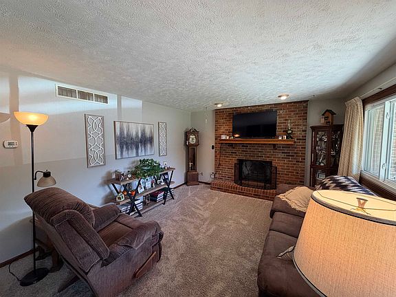 3rd image of 3401 Stewart Lane