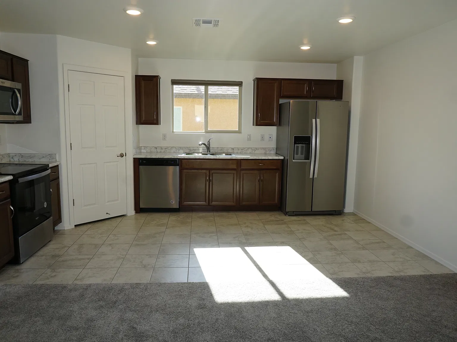 3 bed, 1465 sqft, $2,000 — Photo 4
