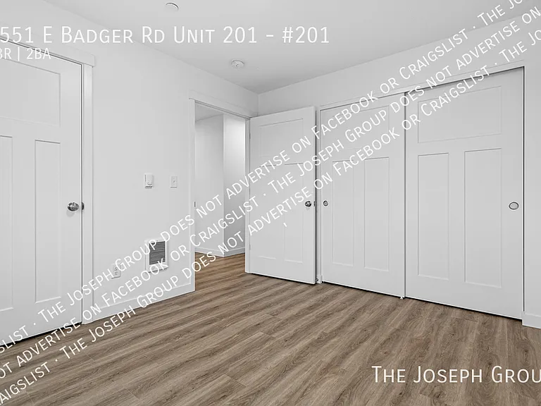 Town's Edge Apartments - 1555 E Badger Rd — Photo 6
