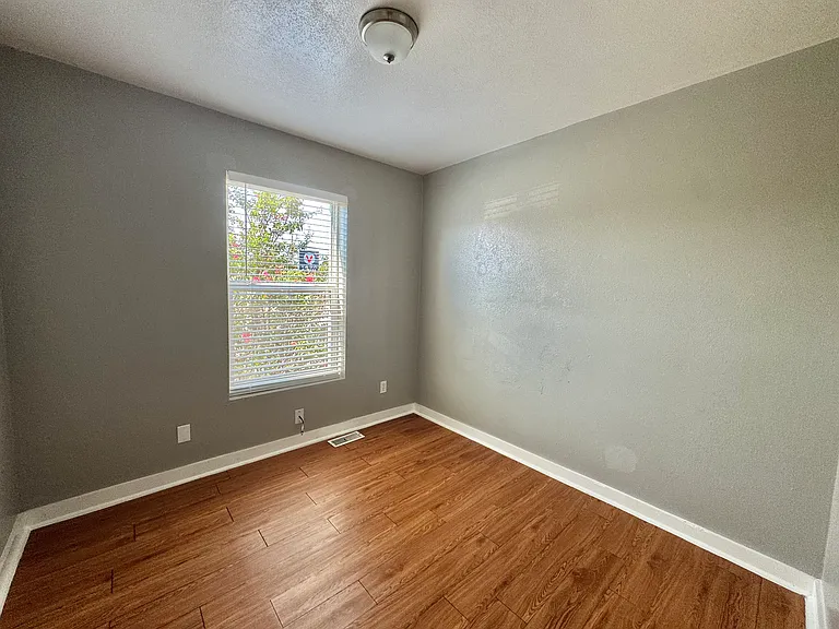 2034 NW 25th St #6 — Photo 15
