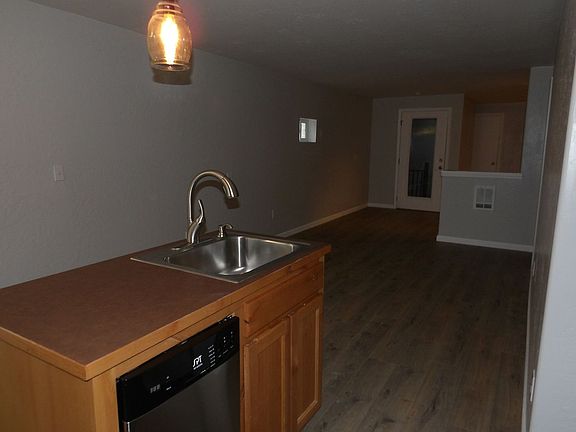 5th image of 405 W 22nd Ave #B