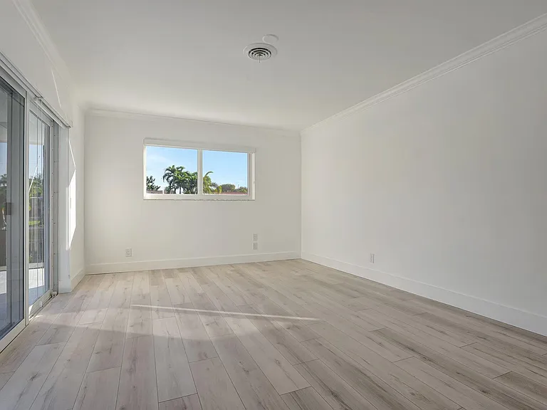1478 NE 57th Ct — Photo 21