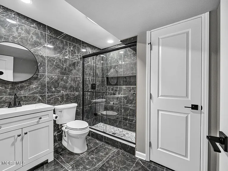 319 Tulip Ct — Photo 55