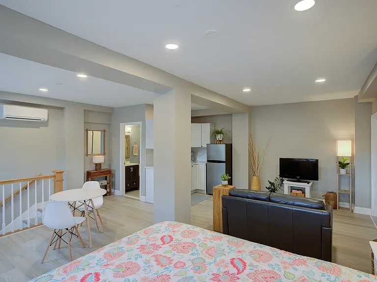 309 Teal Cres #B — Photo 2