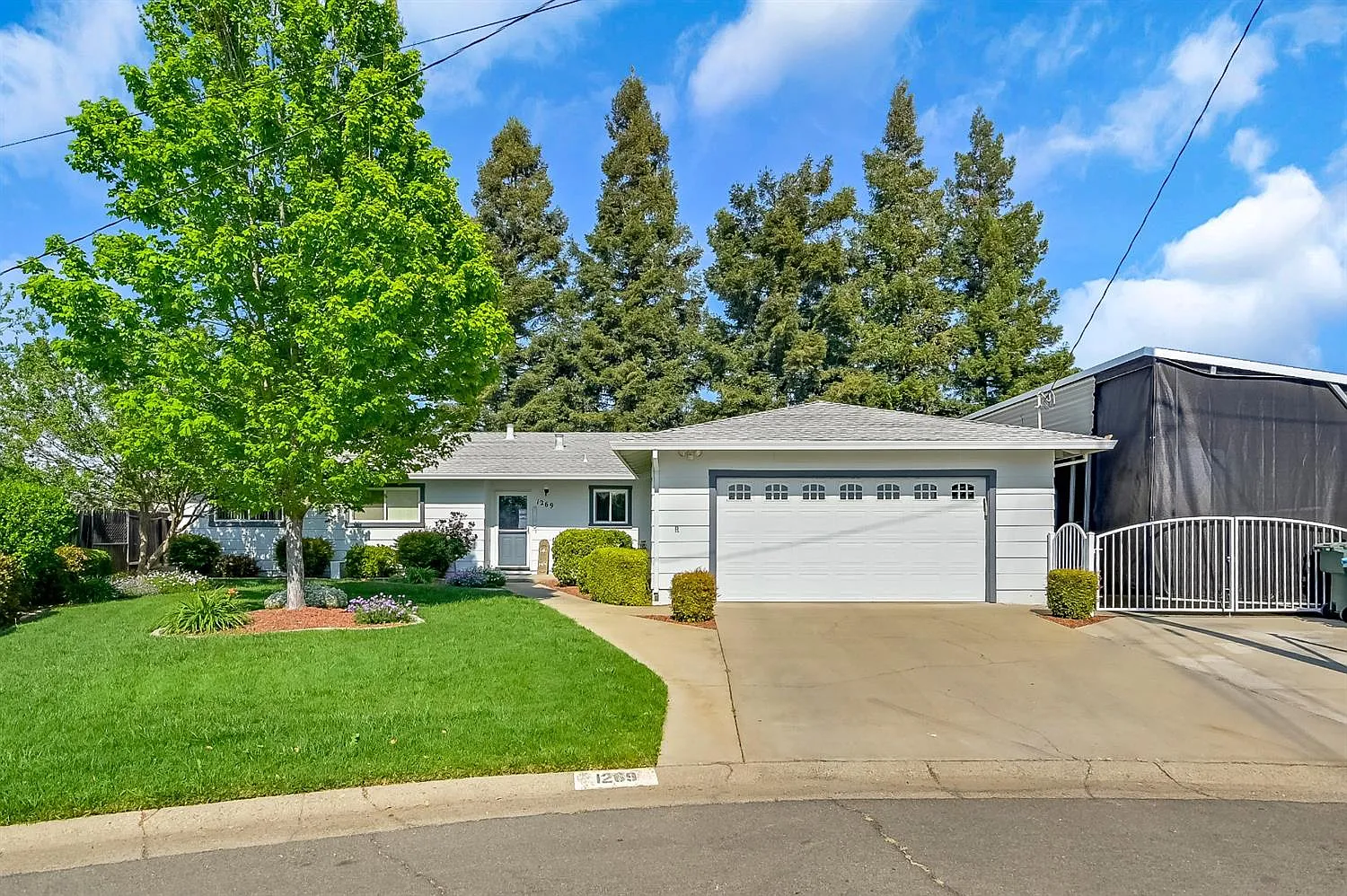 1269 Victoria Ct photo 1