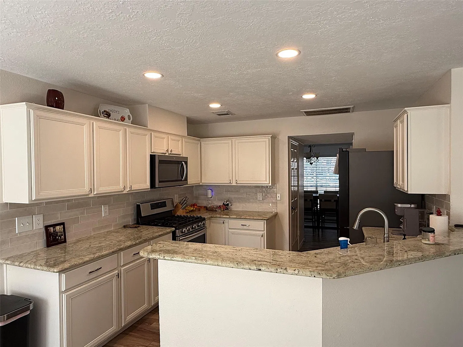 3 bed, 2.5 bath, 2494 sqft, $2,750 — Photo 4