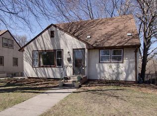 869 Oxford St N, Saint Paul, MN 55103