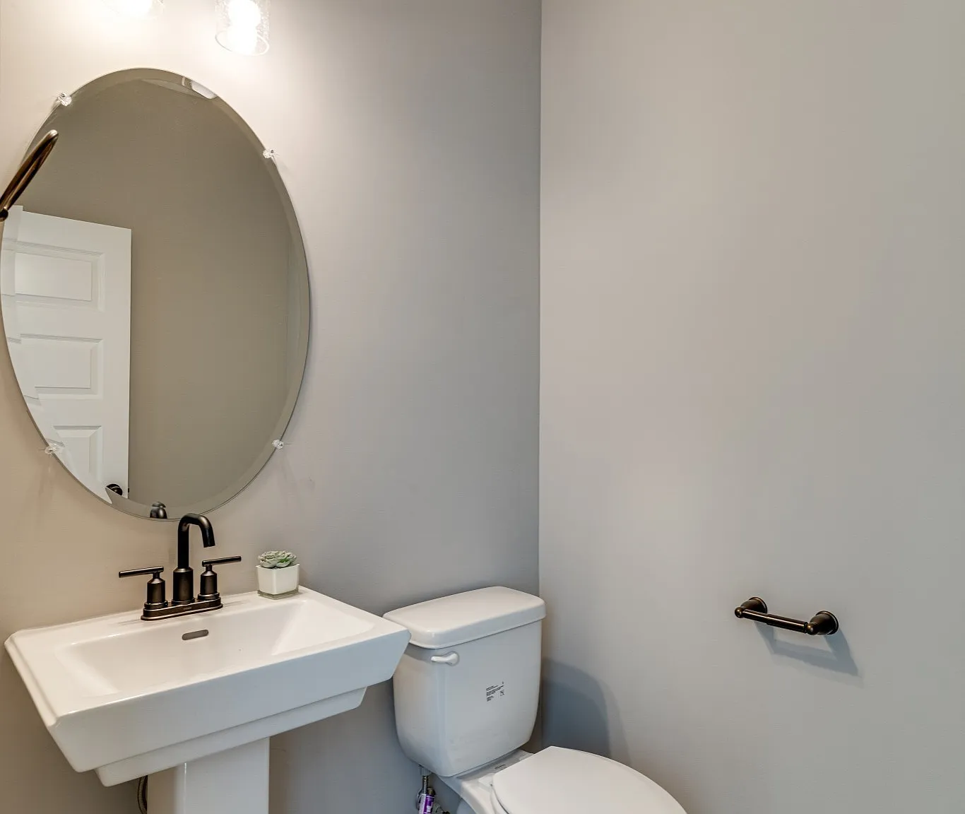 3 bed, 2.5 bath, 1619 sqft, $2,600 — Photo 2