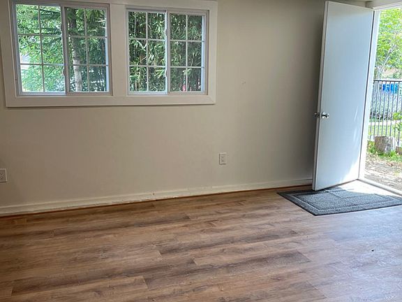 4th image of 8925 Yolanda Ave #8925