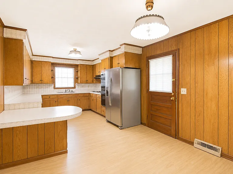 900 Hamlet Ave — Photo 8