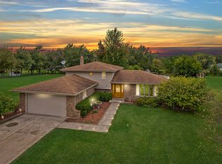 2846 E Pine Dr, Crete, IL 60417