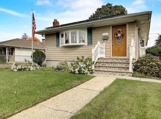 681 Deer Park Ave, Babylon, NY 11702