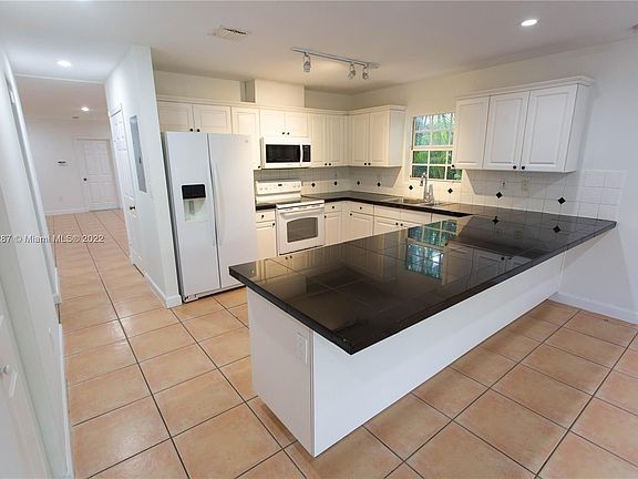 5th image of 2919 Virginia St #2919