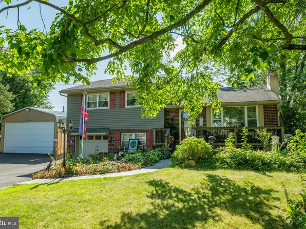 3 Haycock Dr, Kintnersville, PA 18930