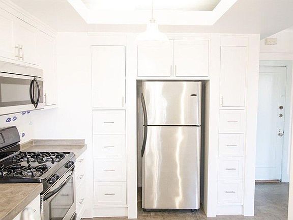 4th image of 315 W 3rd St Unit 402