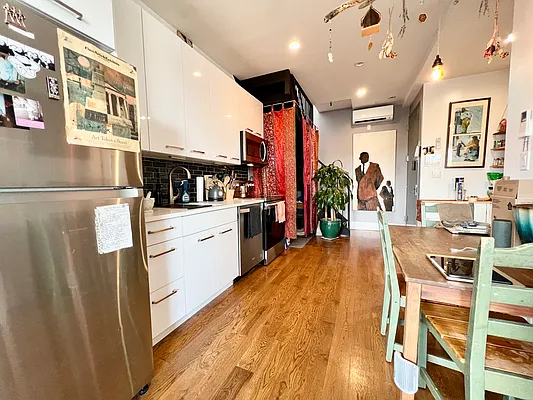 Rented by Pear NYC LLC | media 29