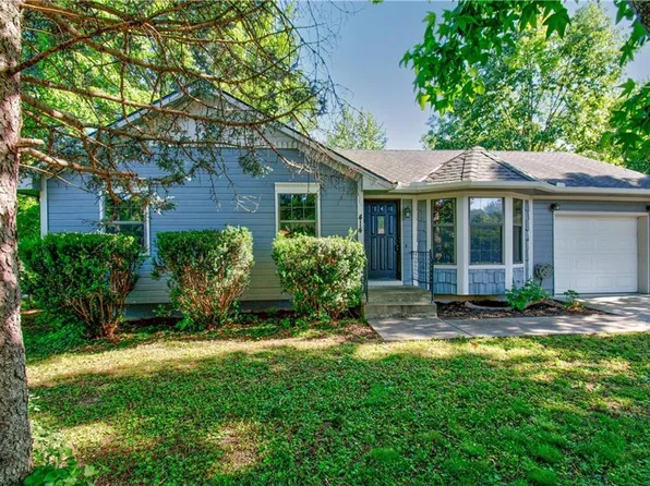 414 E Dryden St, Odessa, MO 64076